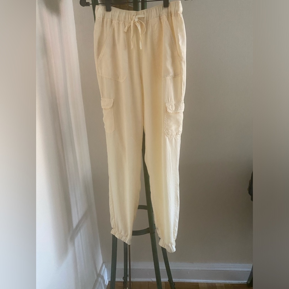 Ladies “Cargo Pants”. Size S. Pale Yellow